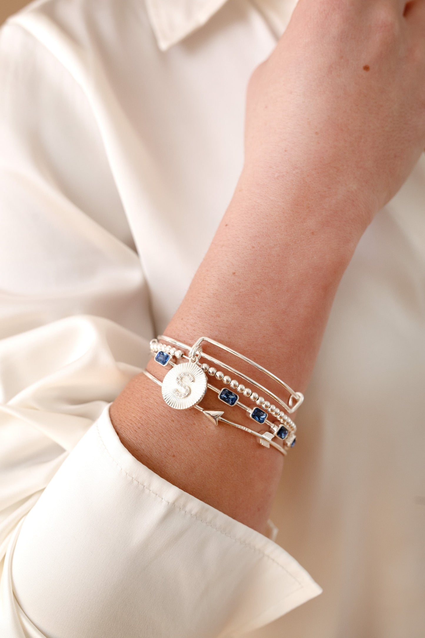 In-Line Arrow Bangle Gold