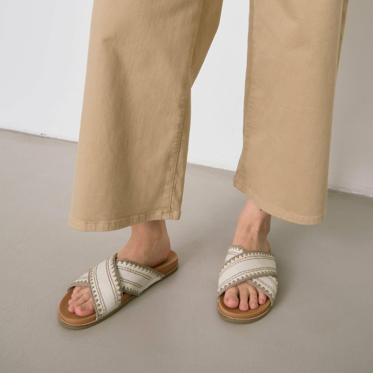 The Sak Penelope Sandal in Stone Neutral Seminyak Leather