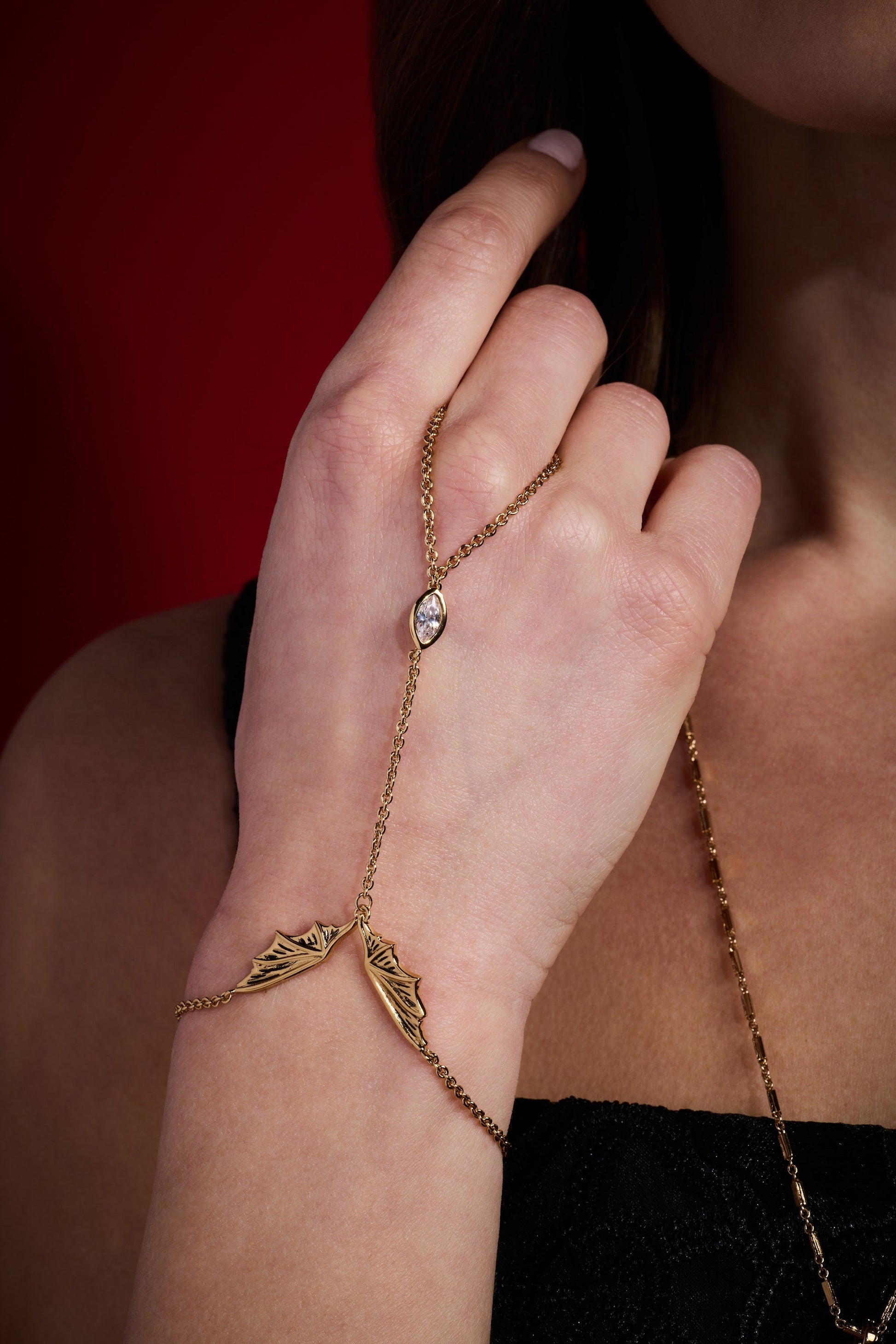 HOUSE OF THE DRAGON™ Dragon Wings Hand Chain Gold