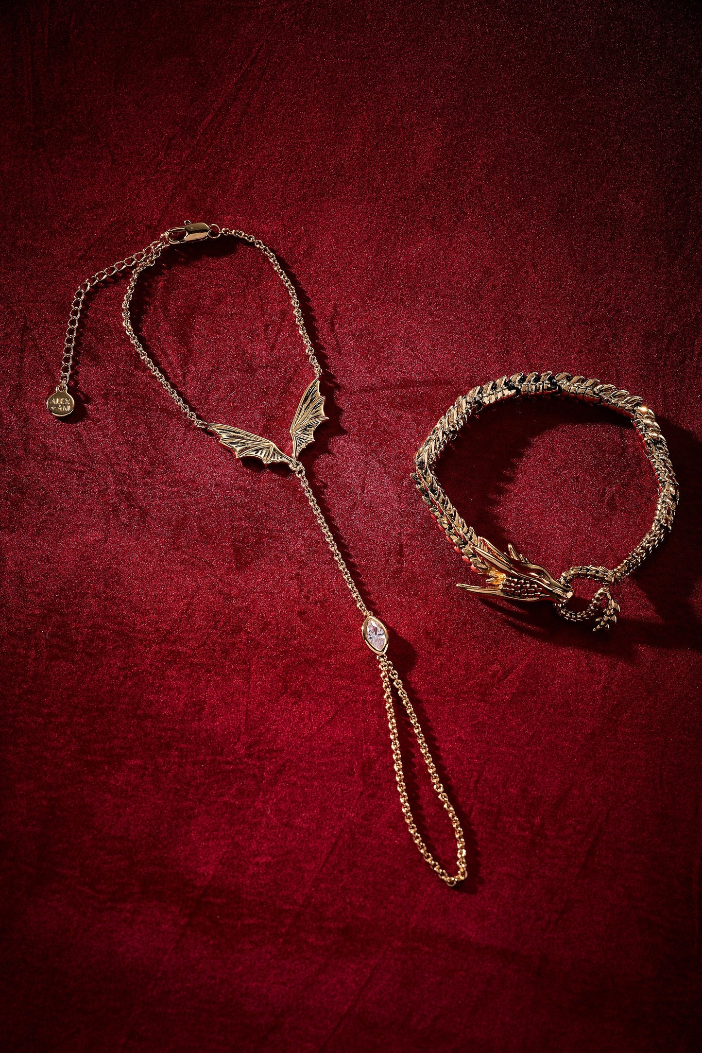 HOUSE OF THE DRAGON™ Dragon Wings Hand Chain Gold
