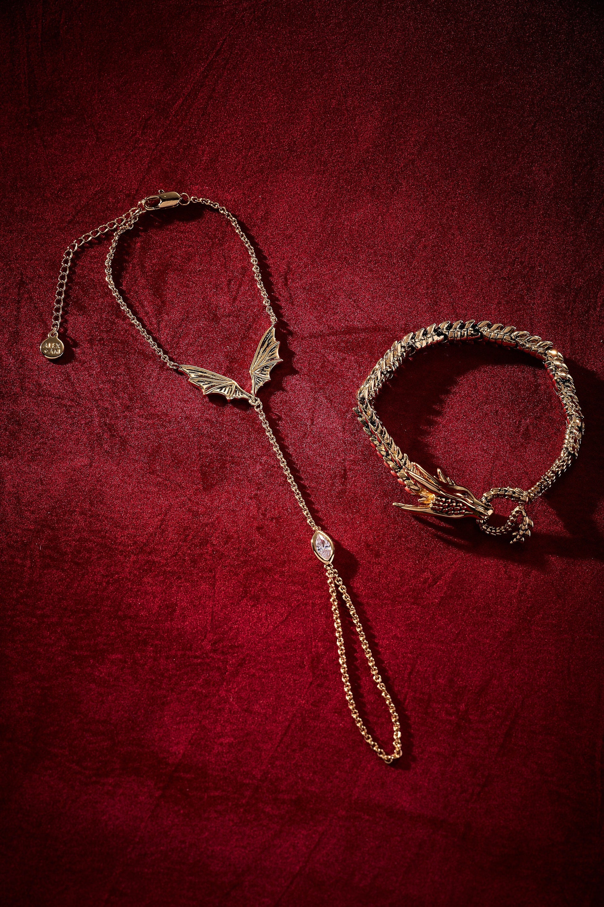 HOUSE OF THE DRAGON™ Dragon Wings Hand Chain Gold
