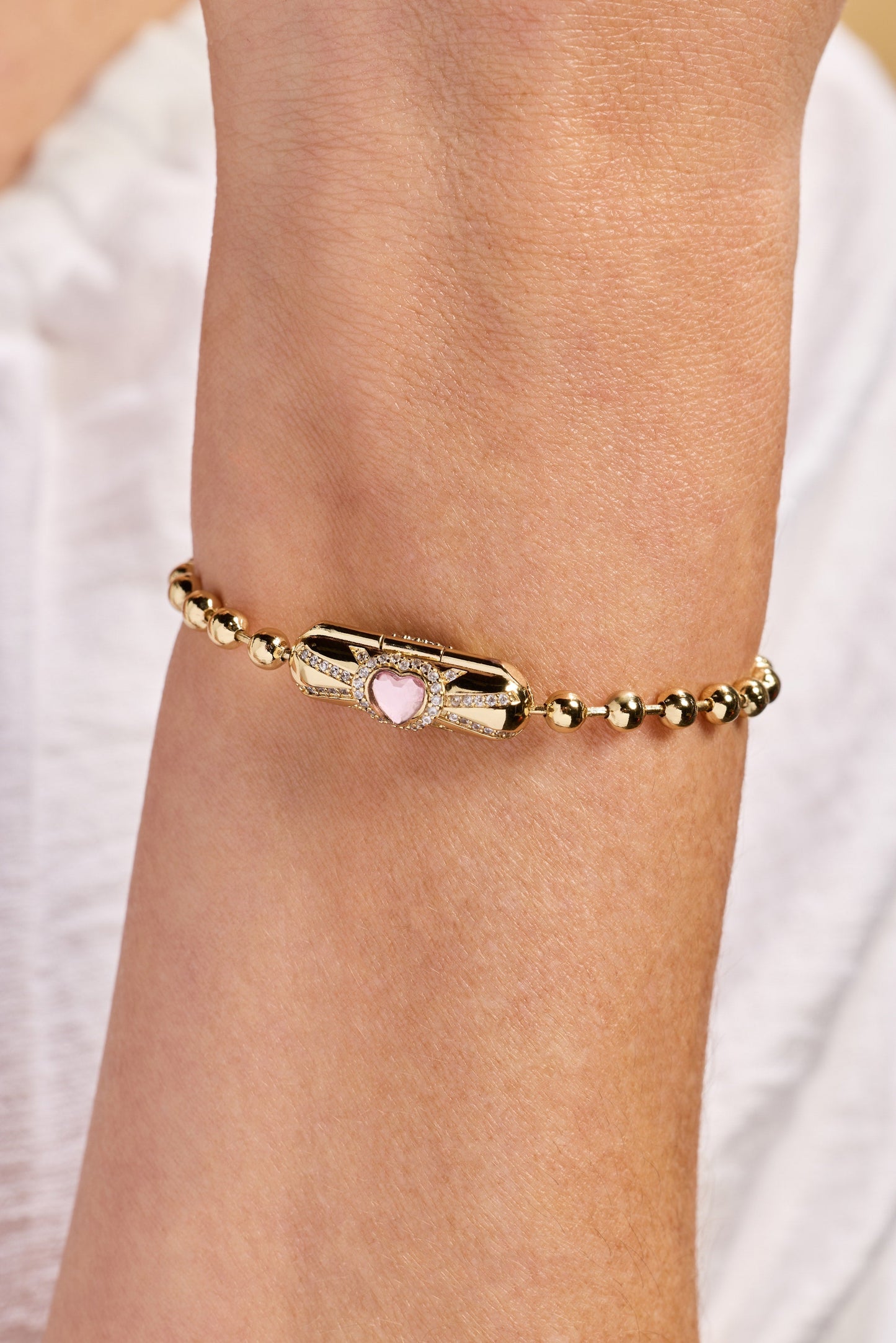 Heart Barrel Closure Bracelet Gold