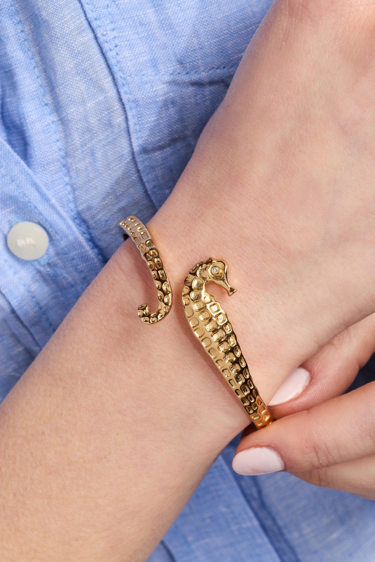 Seahorse Bypass Cuff Gold