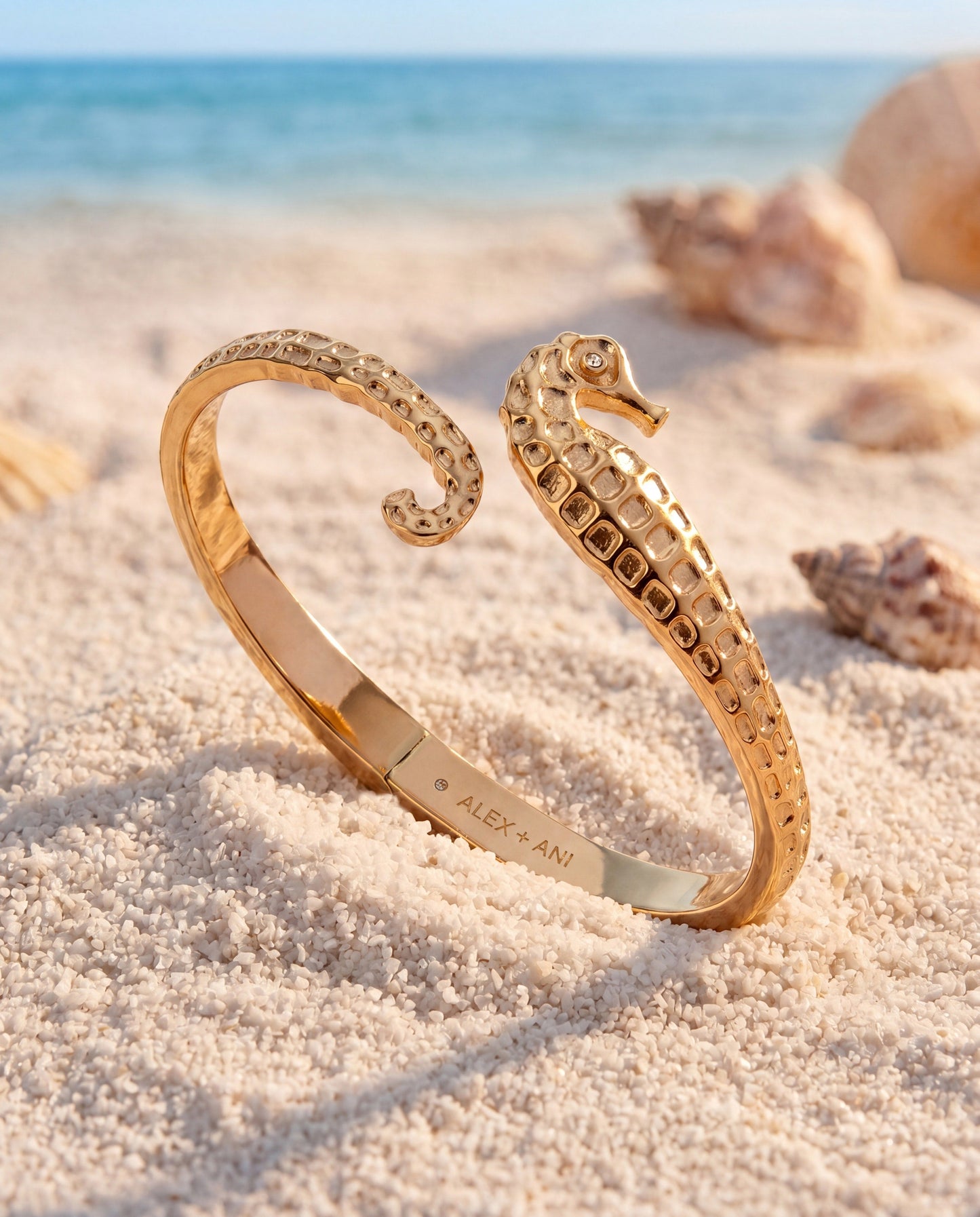 Seahorse Bypass Cuff Gold