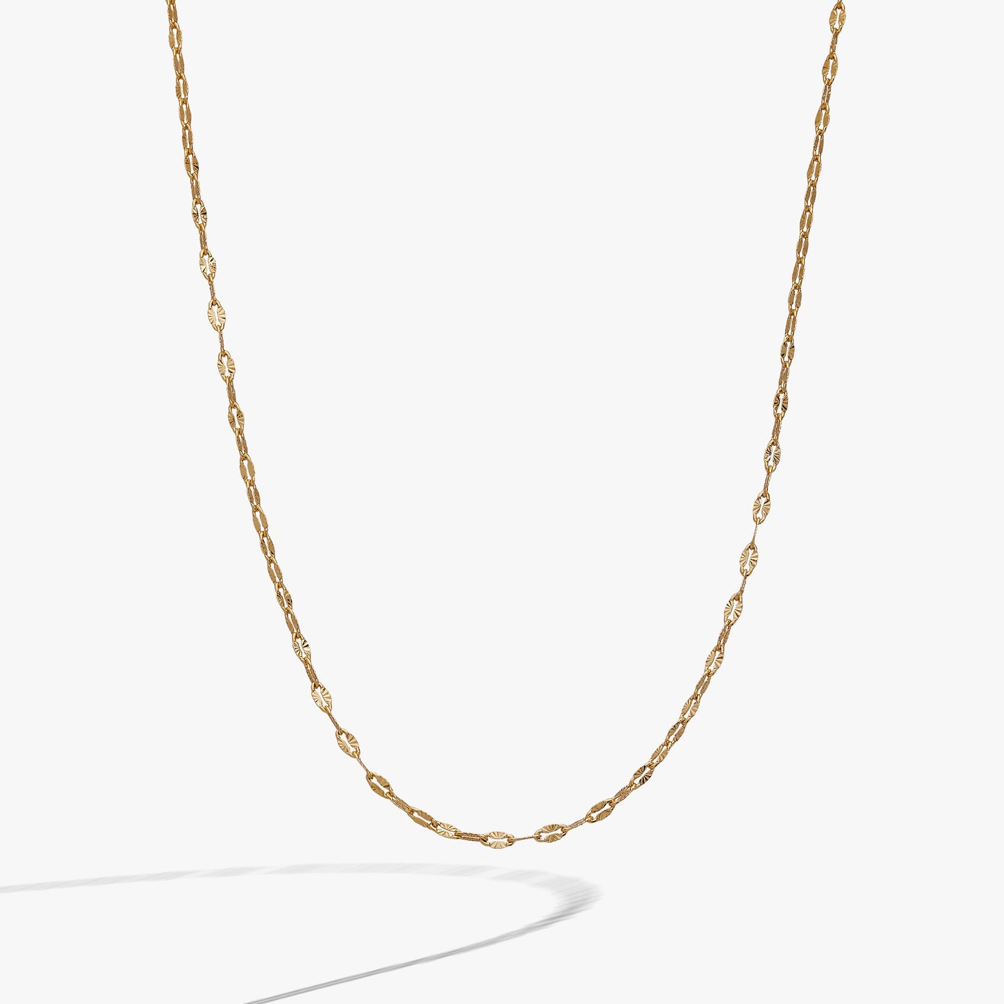 Faceted Lip Chain Necklace Gold