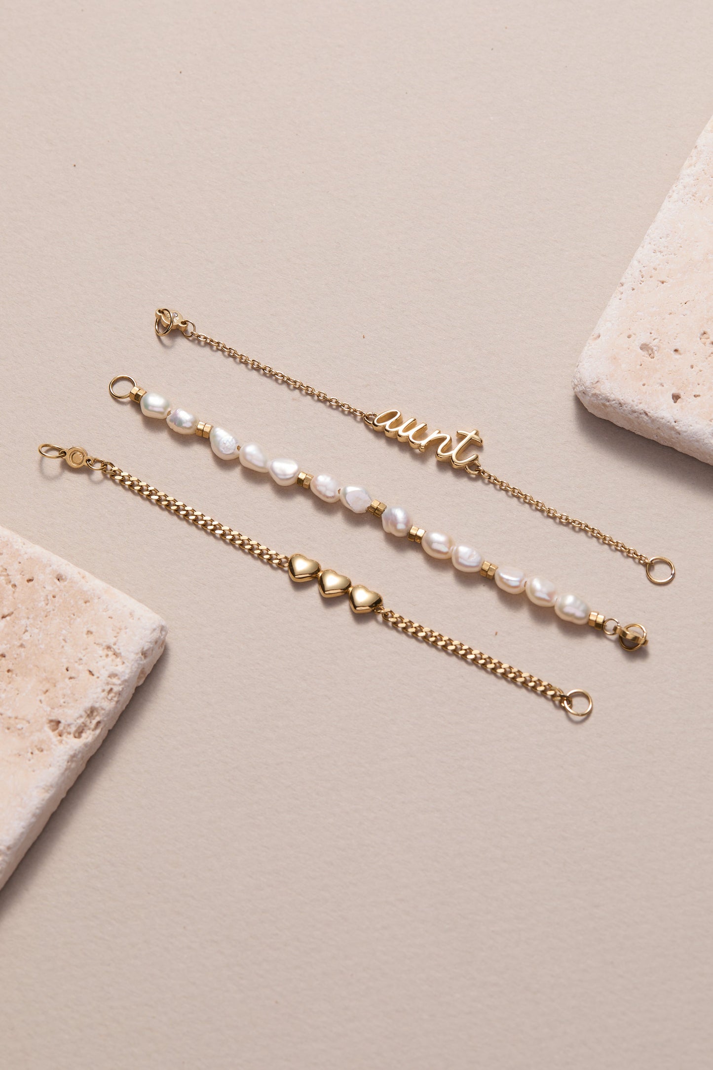 “Home is where the heart is” Aunt Stranded Bracelet Stainless Steel Gold