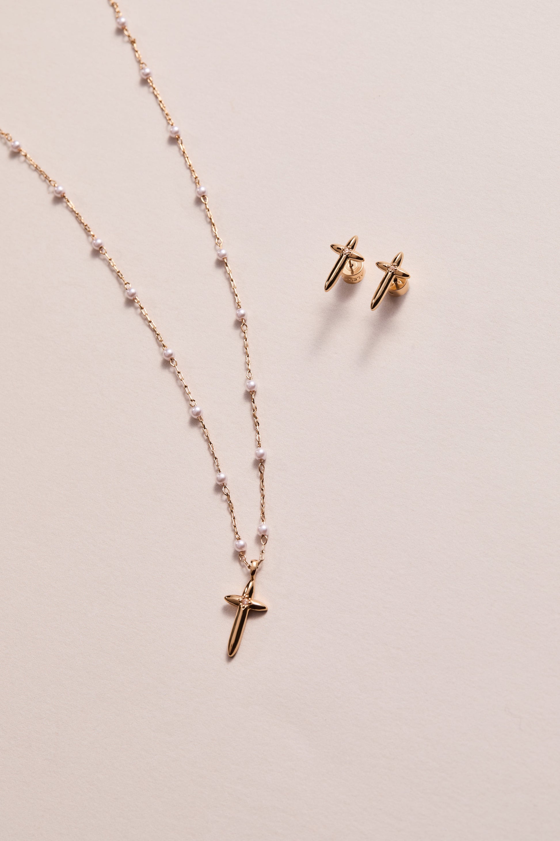 Cross Philippians 4:13 Pendant Necklace Gold