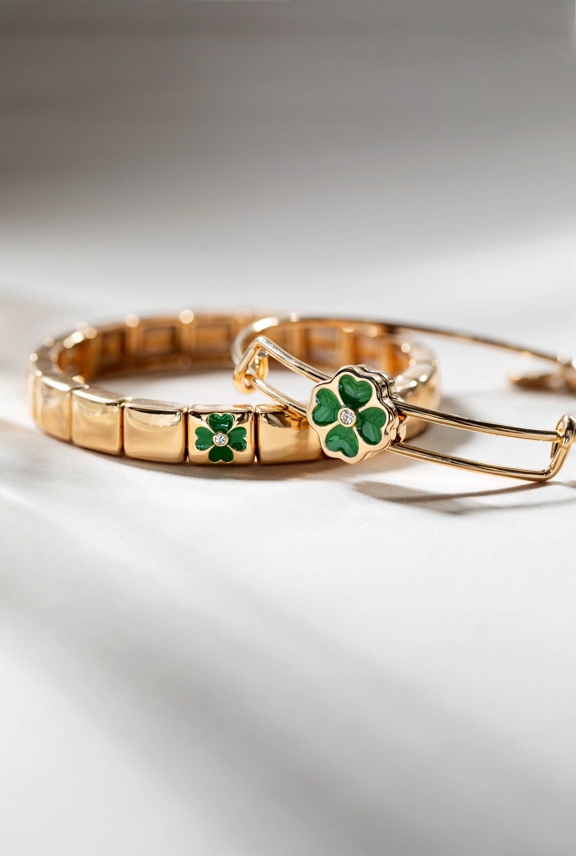 Four-Leaf Clover Slider Charm Bangle Gold
