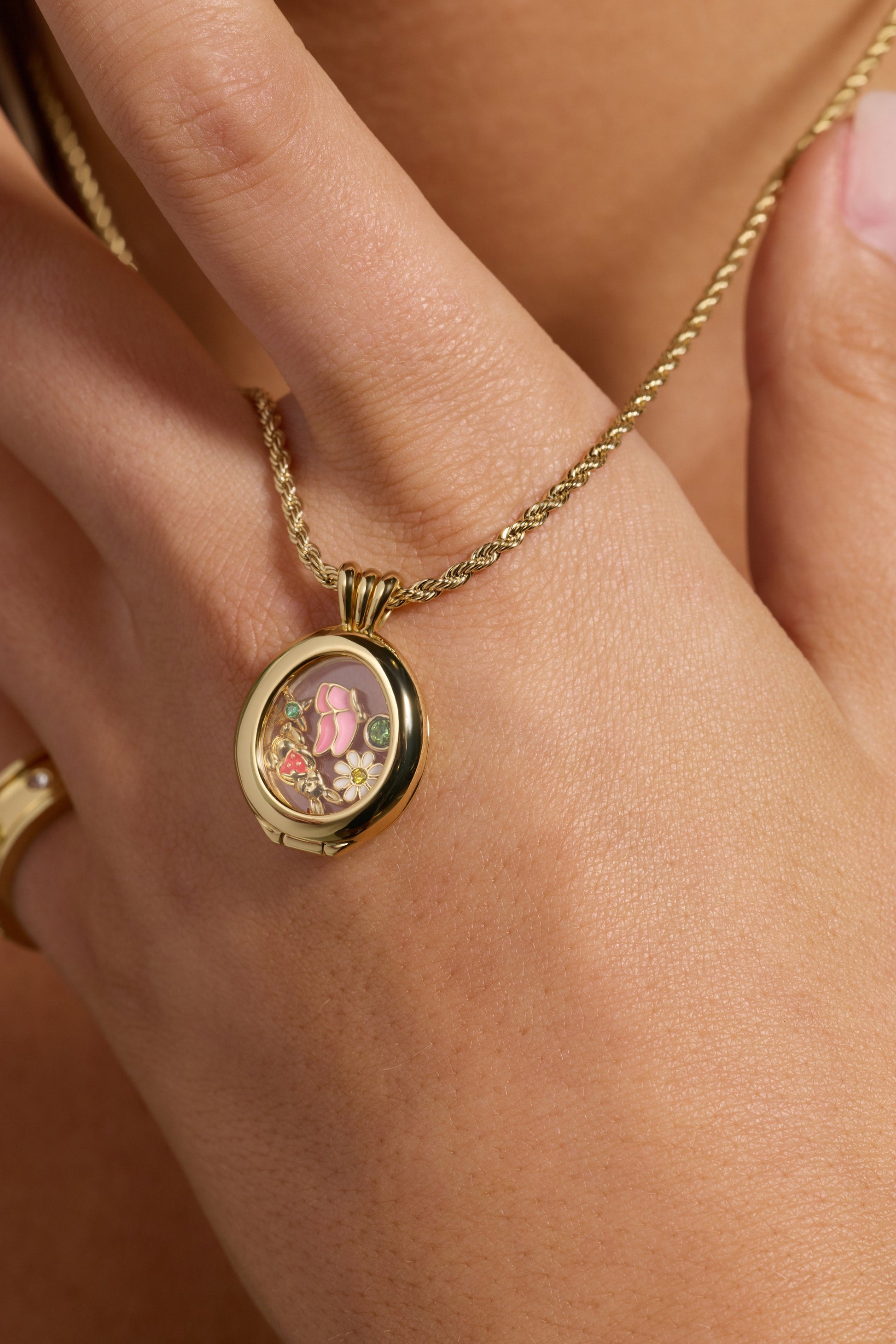 Garden Party Shaker Pendant Gold