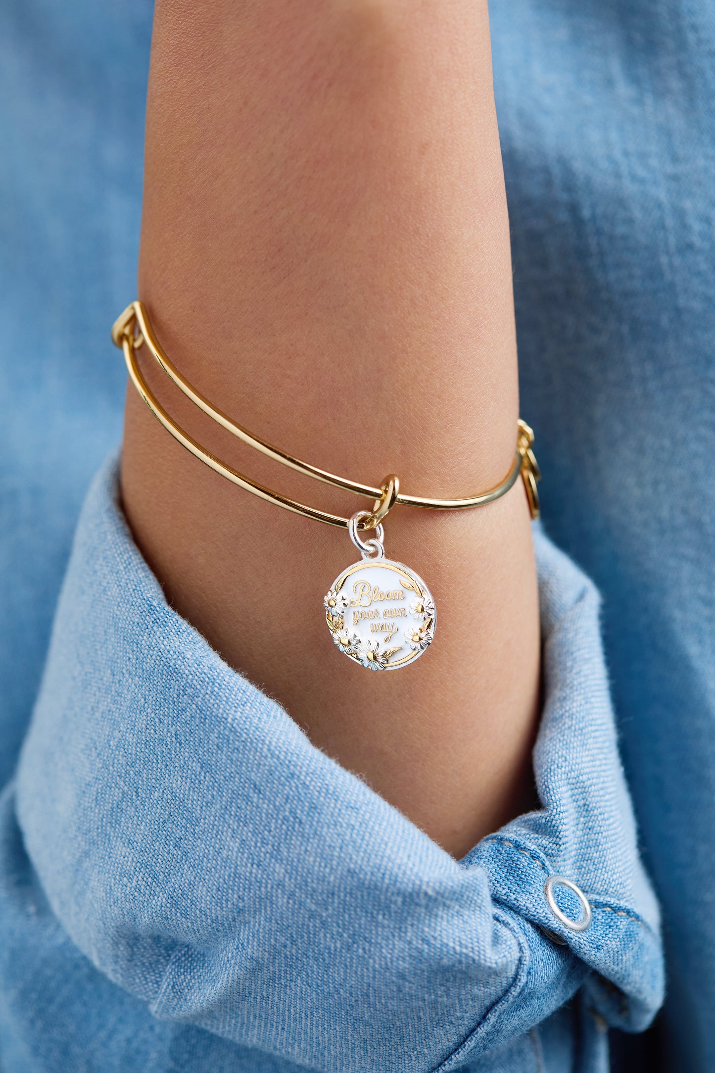 Bloom Your Own Way Bangle Gold