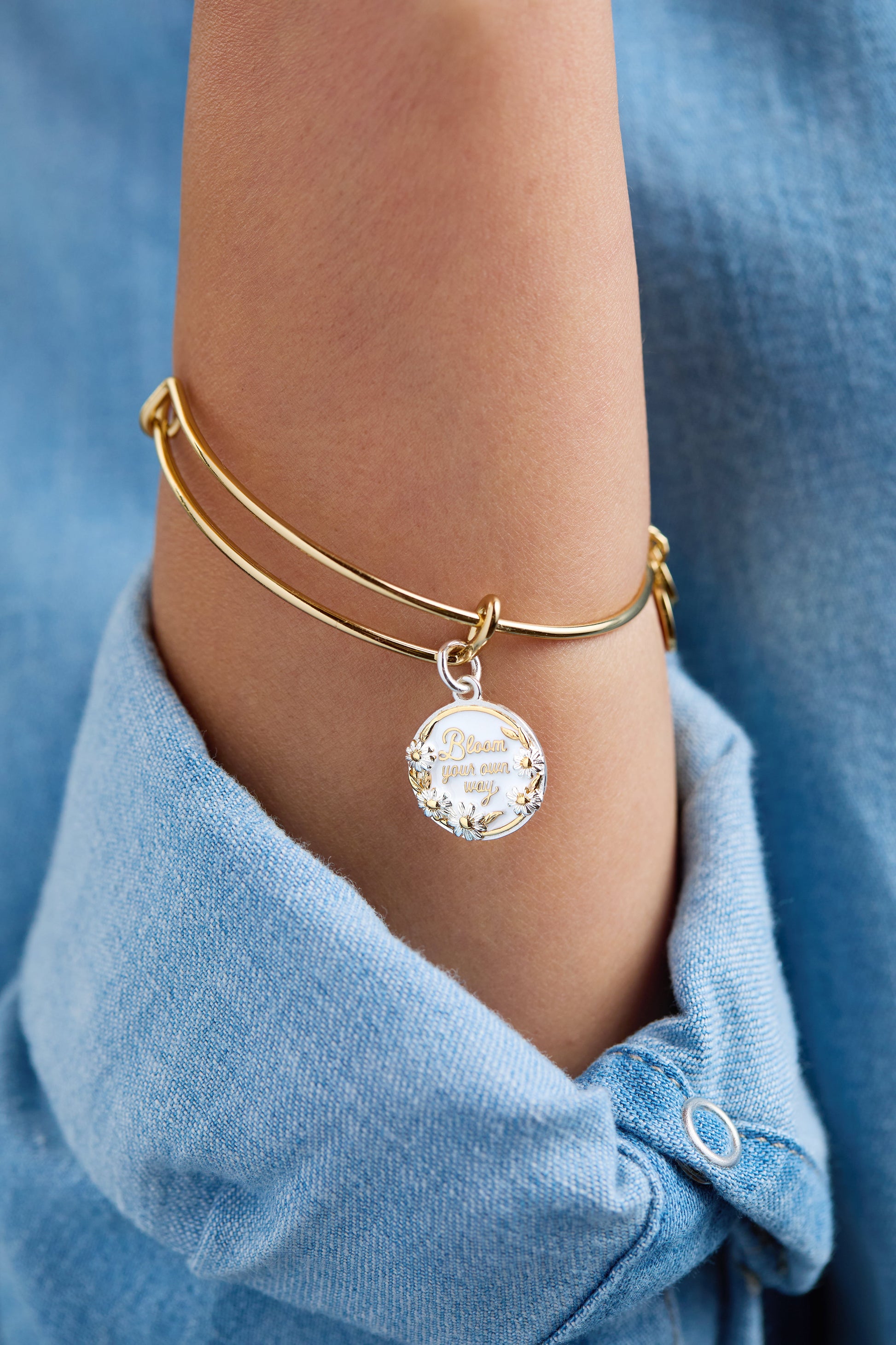 Bloom Your Own Way Bangle Gold