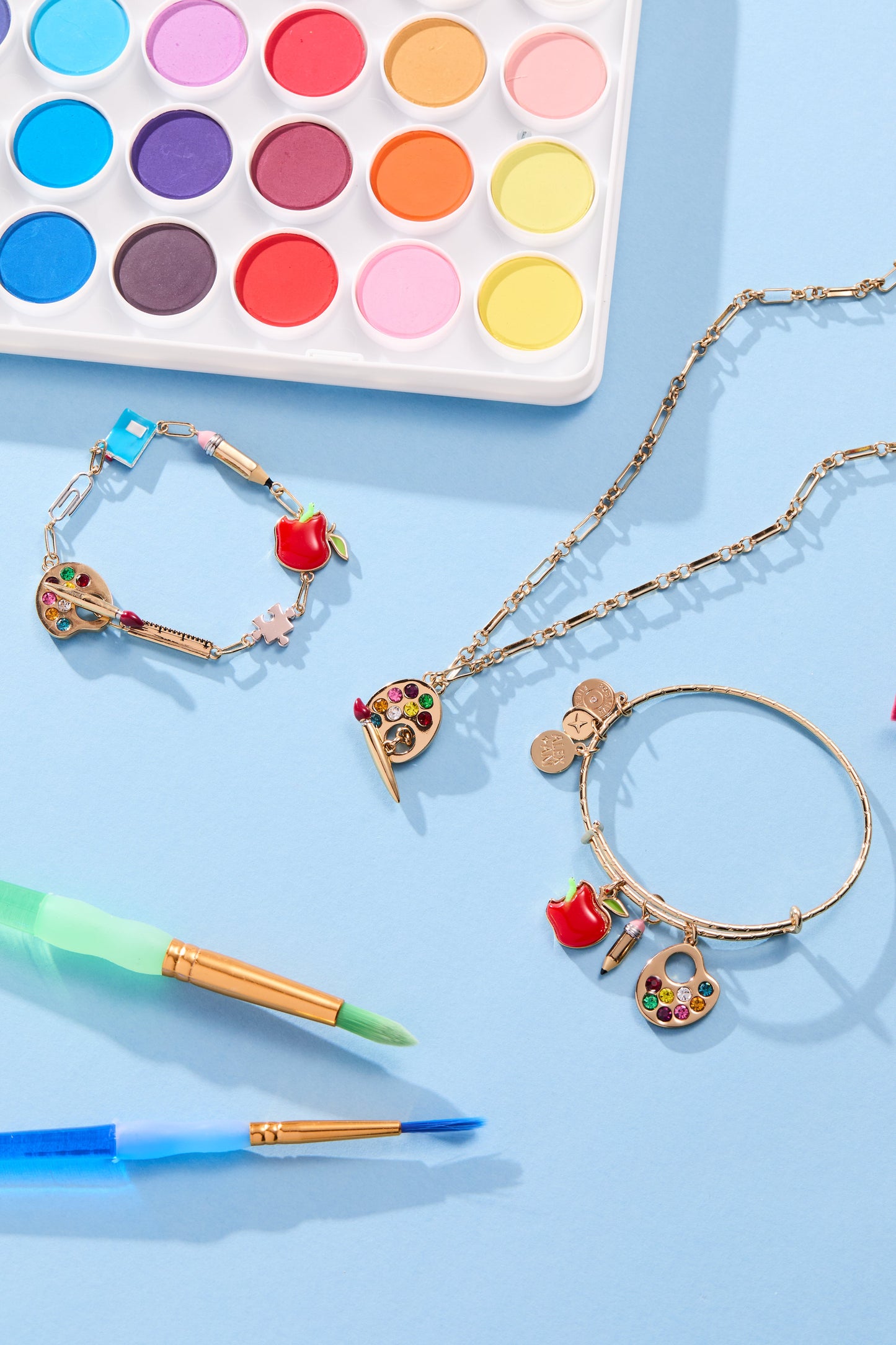 Painter Toggle Necklace Gold