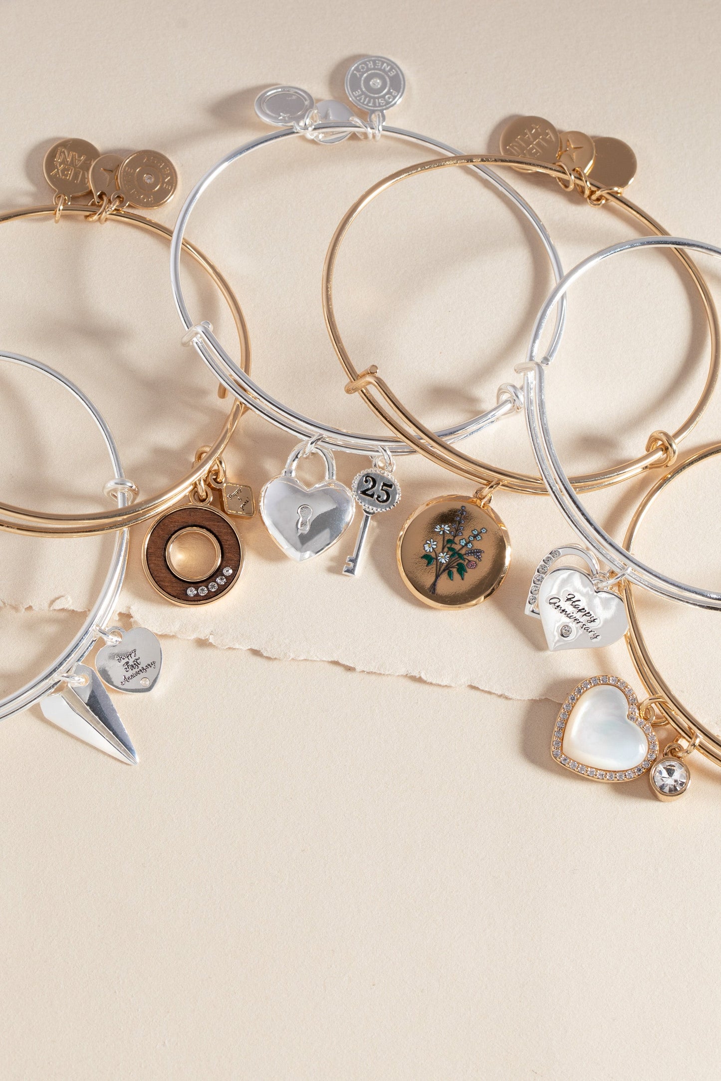 Five-Year Anniversary Bangle Shiny Gold