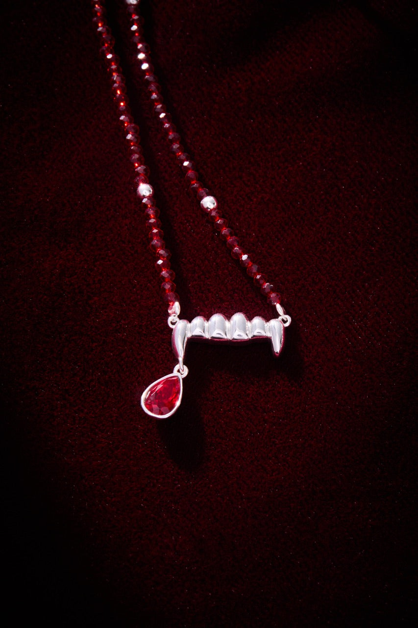 Vampire Teeth Pendant Gold