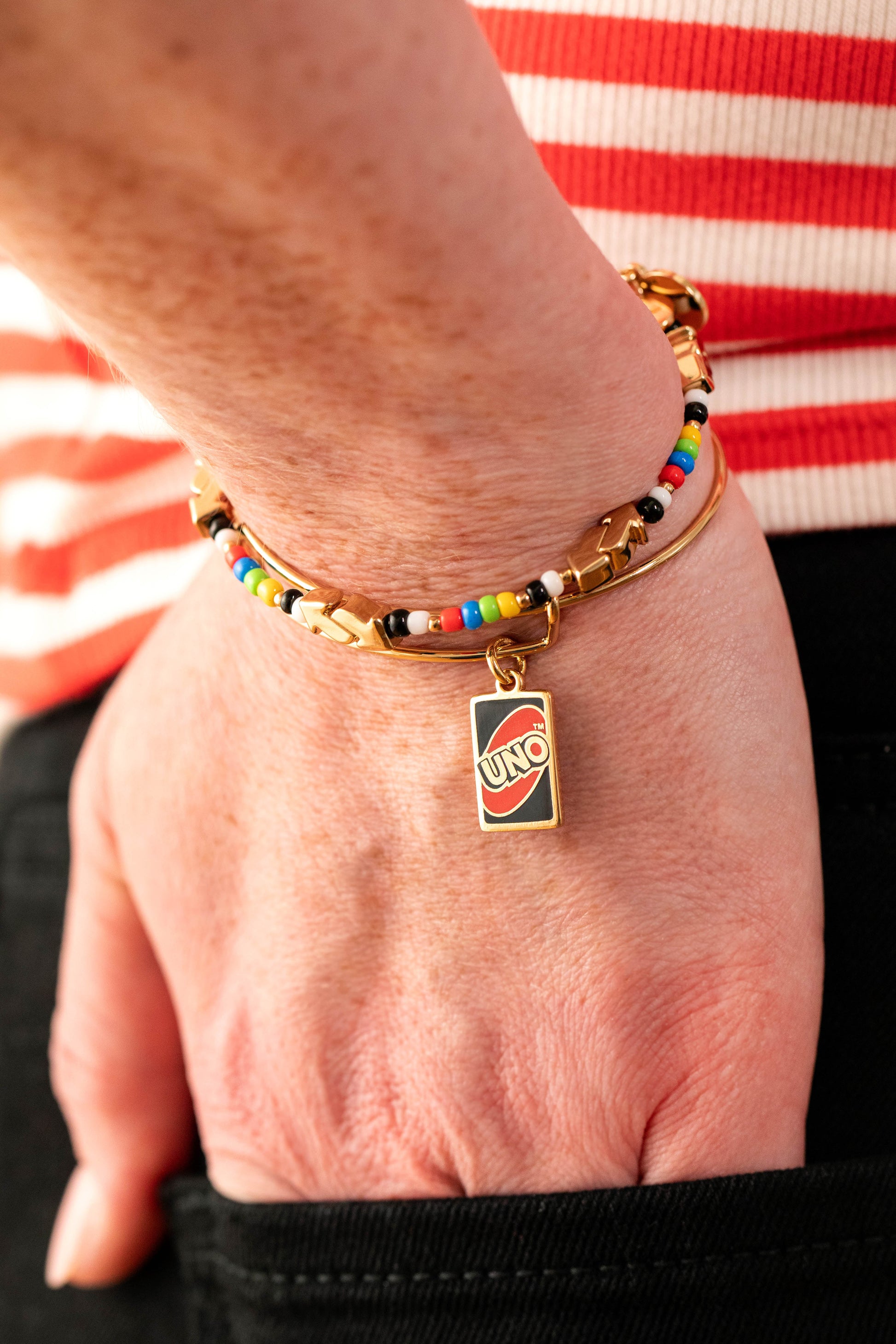 UNO™ Reverse Color Beaded Stretch Bracelet Gold