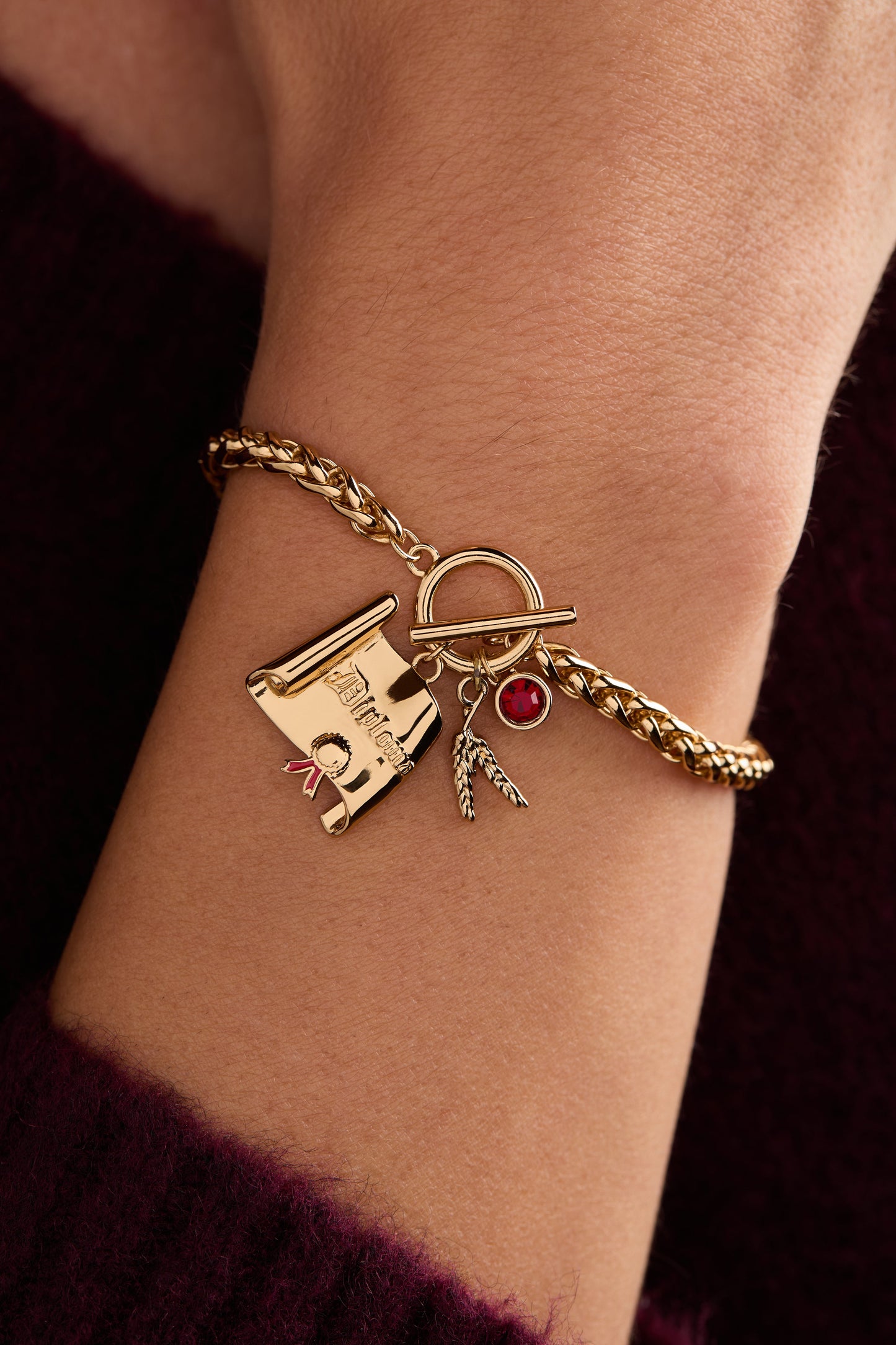 The Wizard of Oz™ Scarecrow Toggle Bracelet Gold