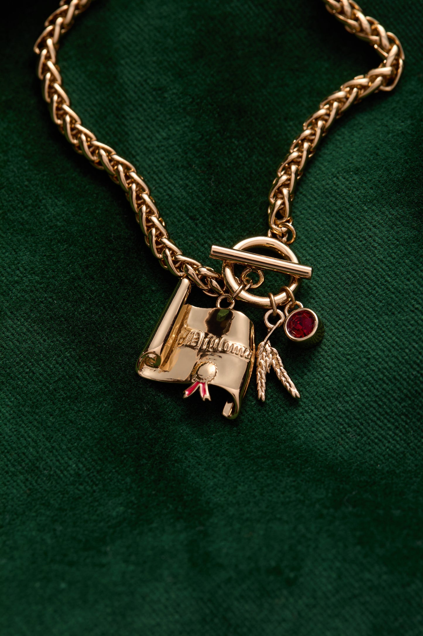 The Wizard of Oz™ Scarecrow Toggle Bracelet Gold