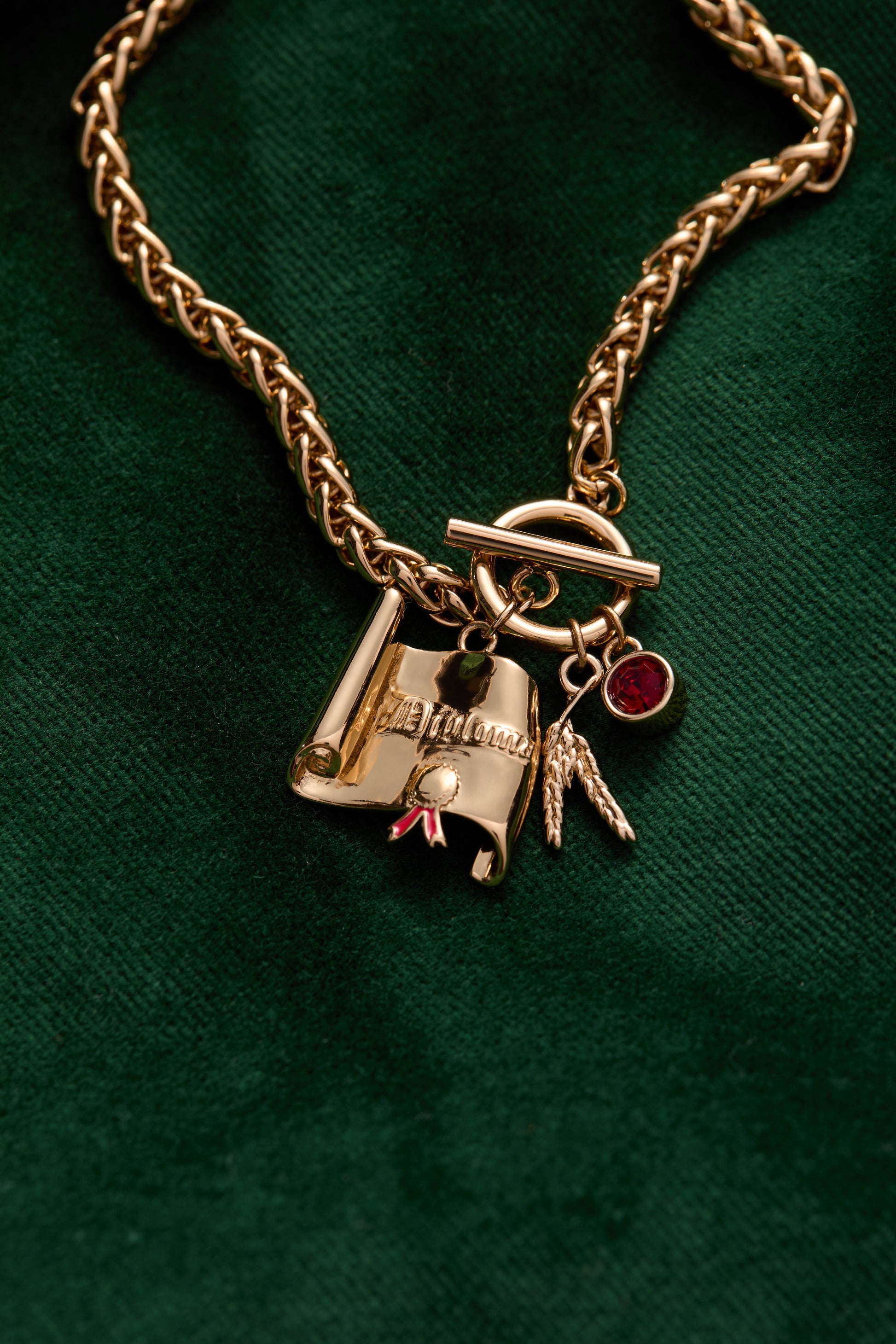 The Wizard of Oz™ Scarecrow Toggle Bracelet Gold