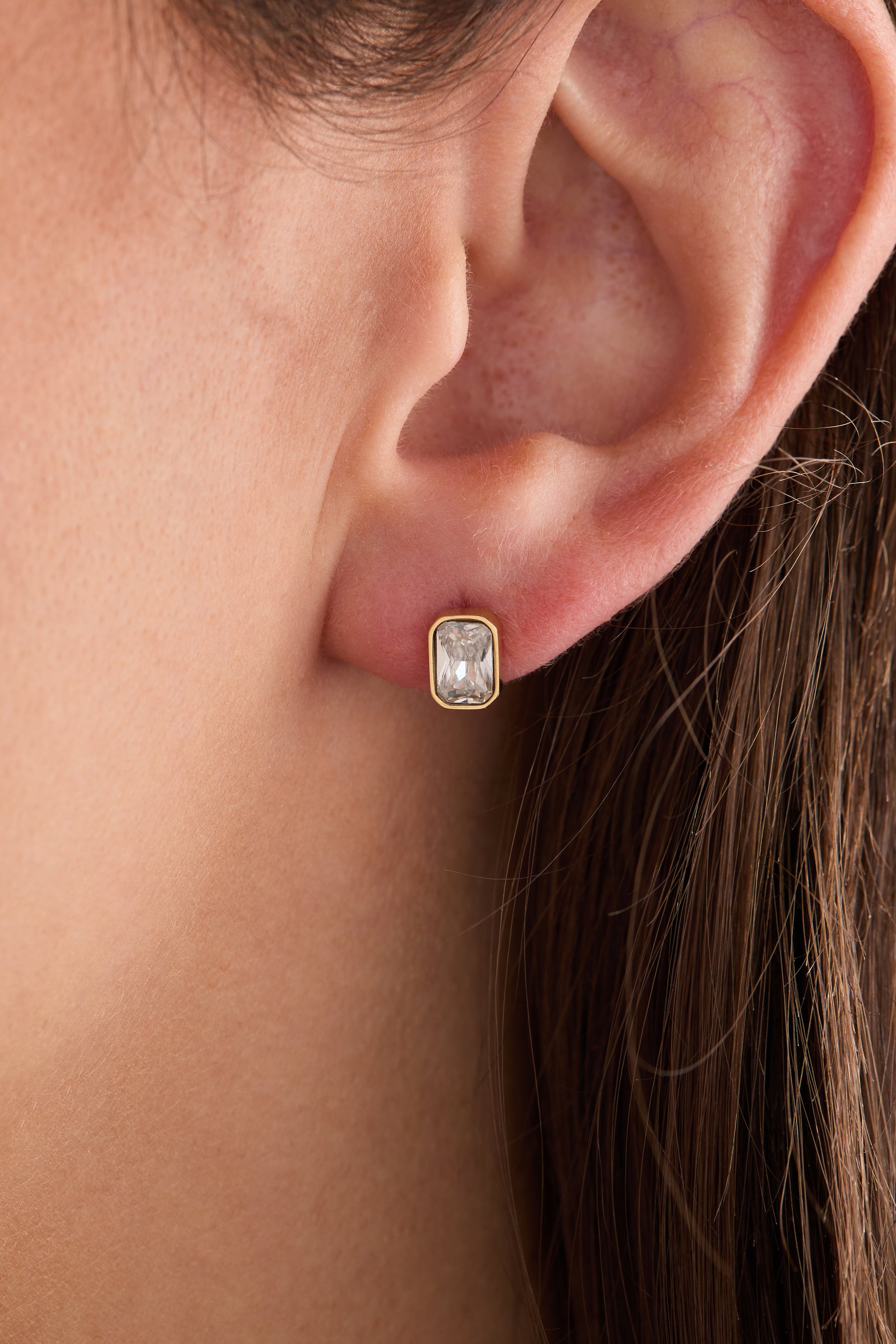 April Emerald-Cut Birthstone Stud Stainless Steel Gold