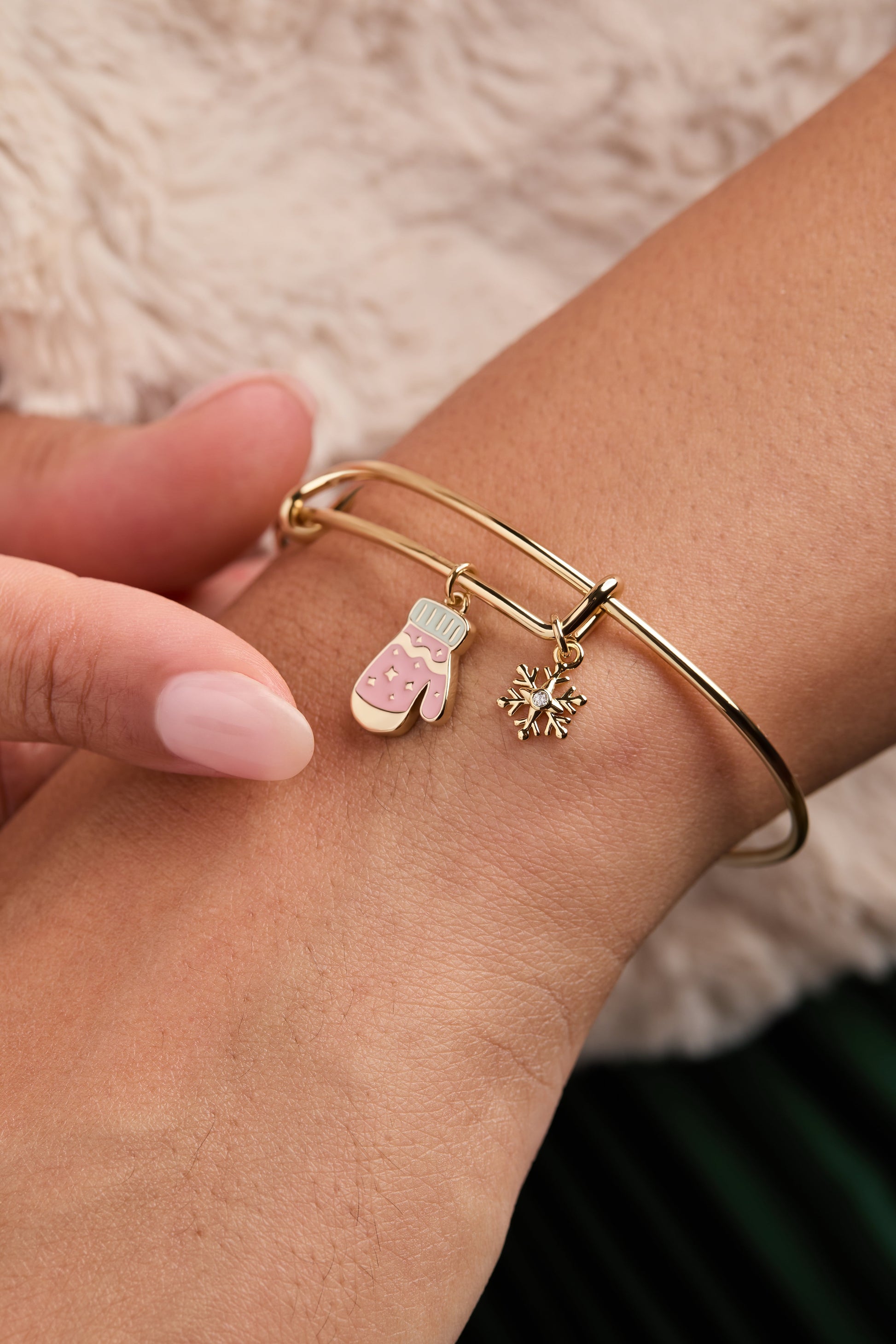 Winter Wonderland Mitten Duo Charm Bangle Gold