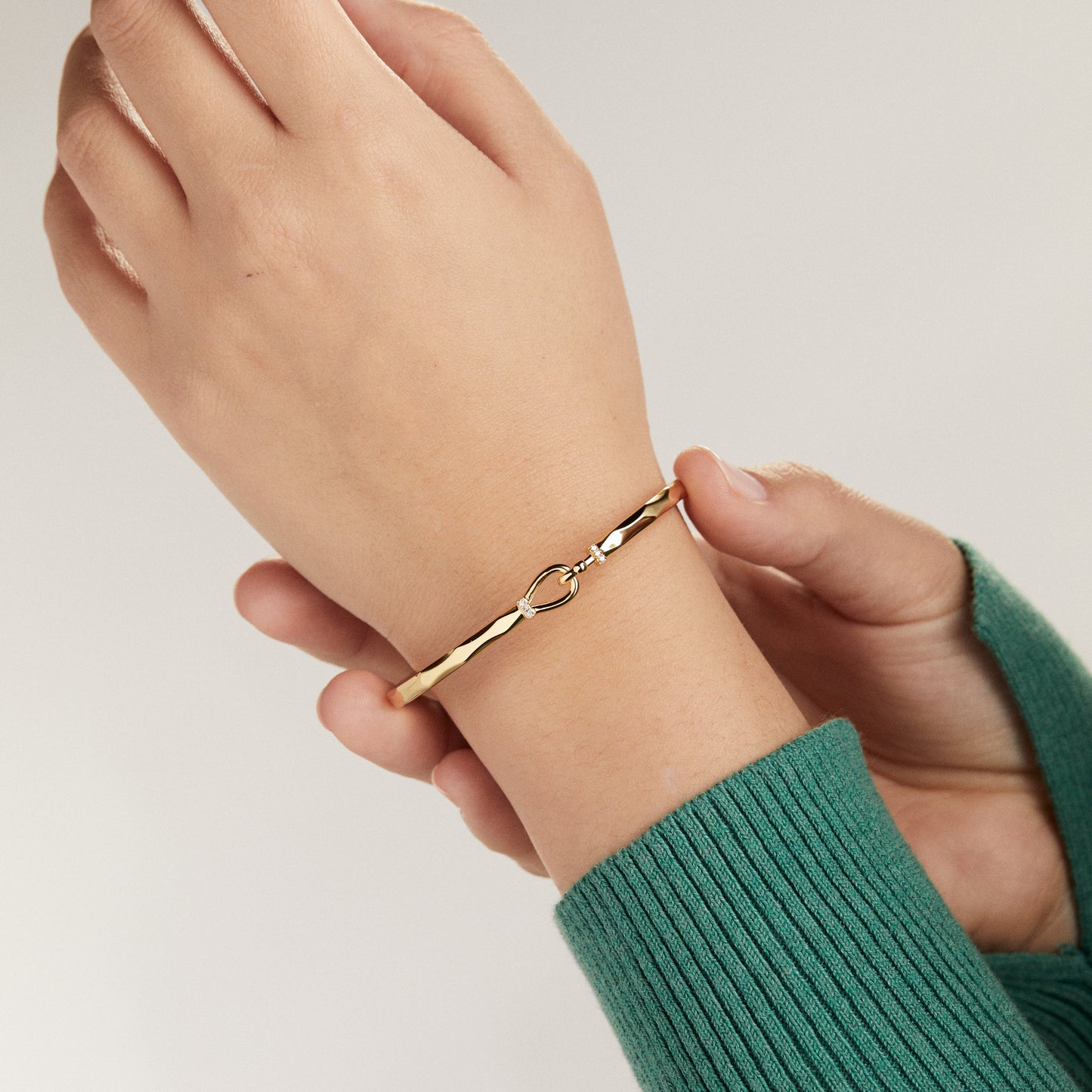 Faceted Hook Tension Bracelet Shiny Silver