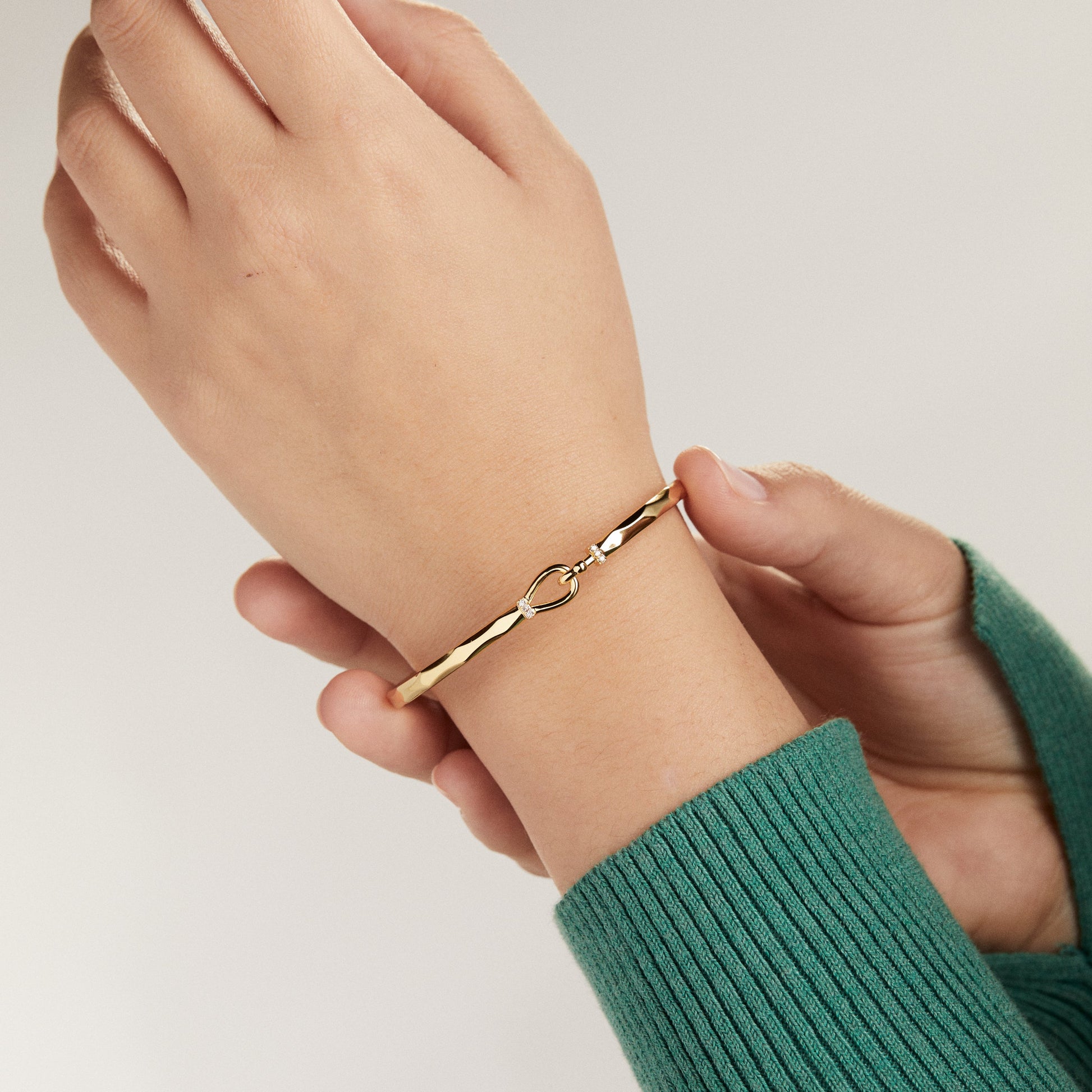 Faceted Hook Tension Bracelet Shiny Silver