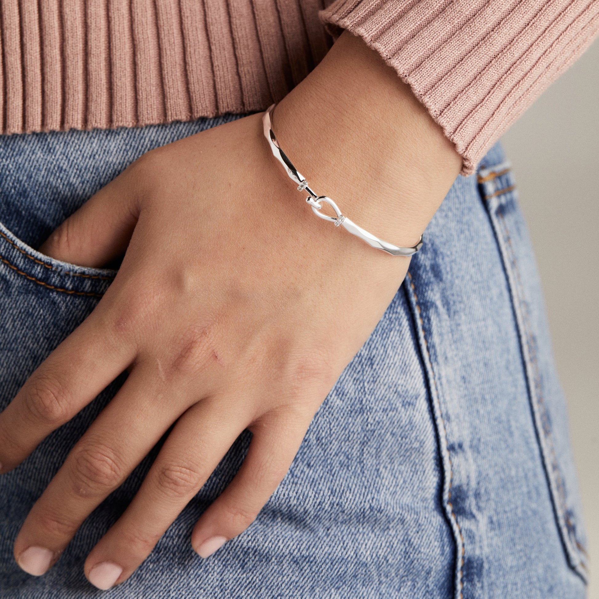 Faceted Hook Tension Bracelet Shiny Silver