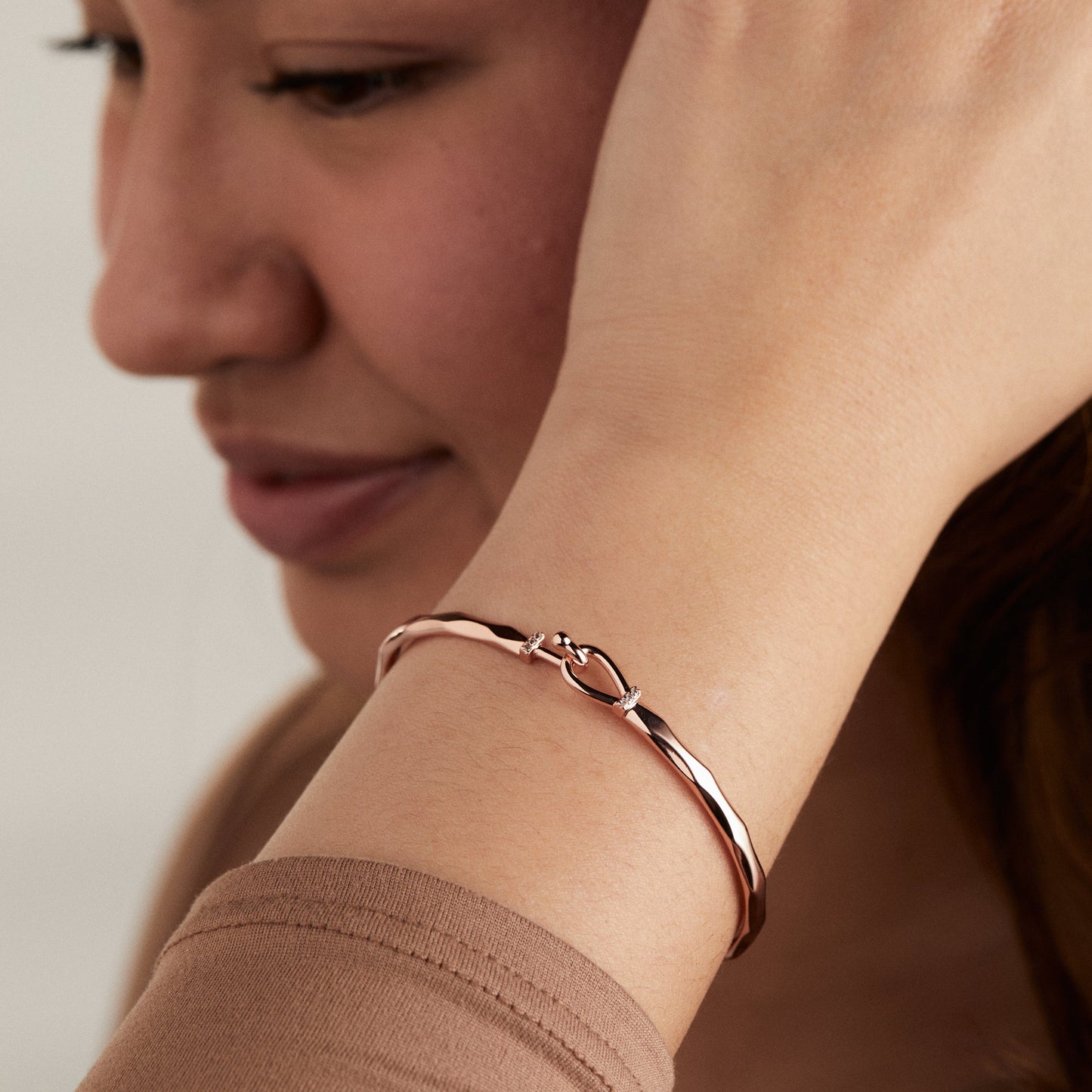 Faceted Hook Tension Bracelet Shiny Silver
