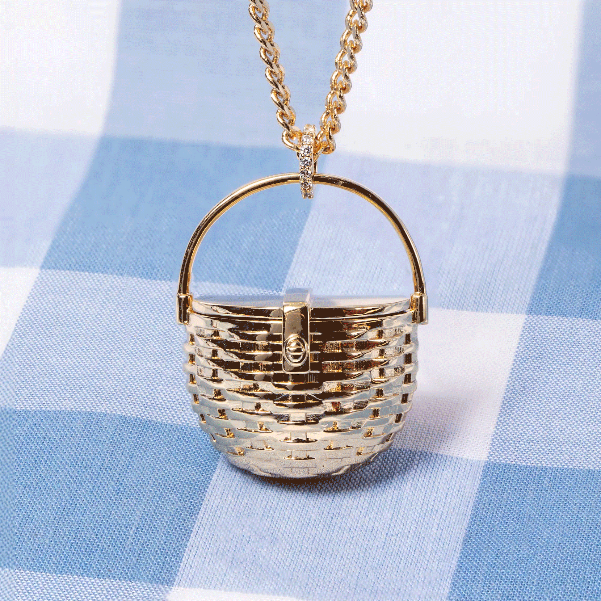 Picnic Basket Pendant Gold