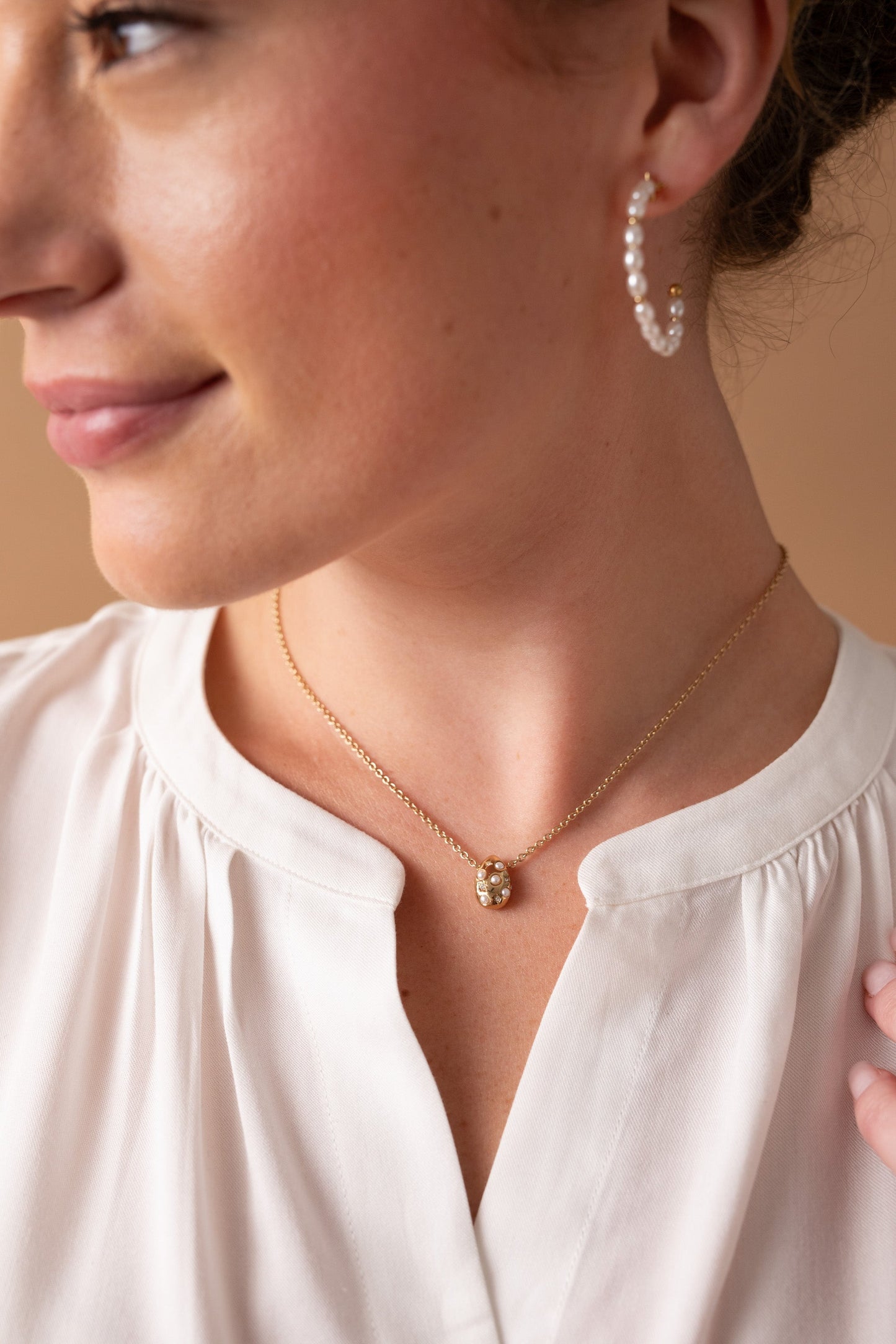 Pearl and Crystal Pendant Necklace Gold
