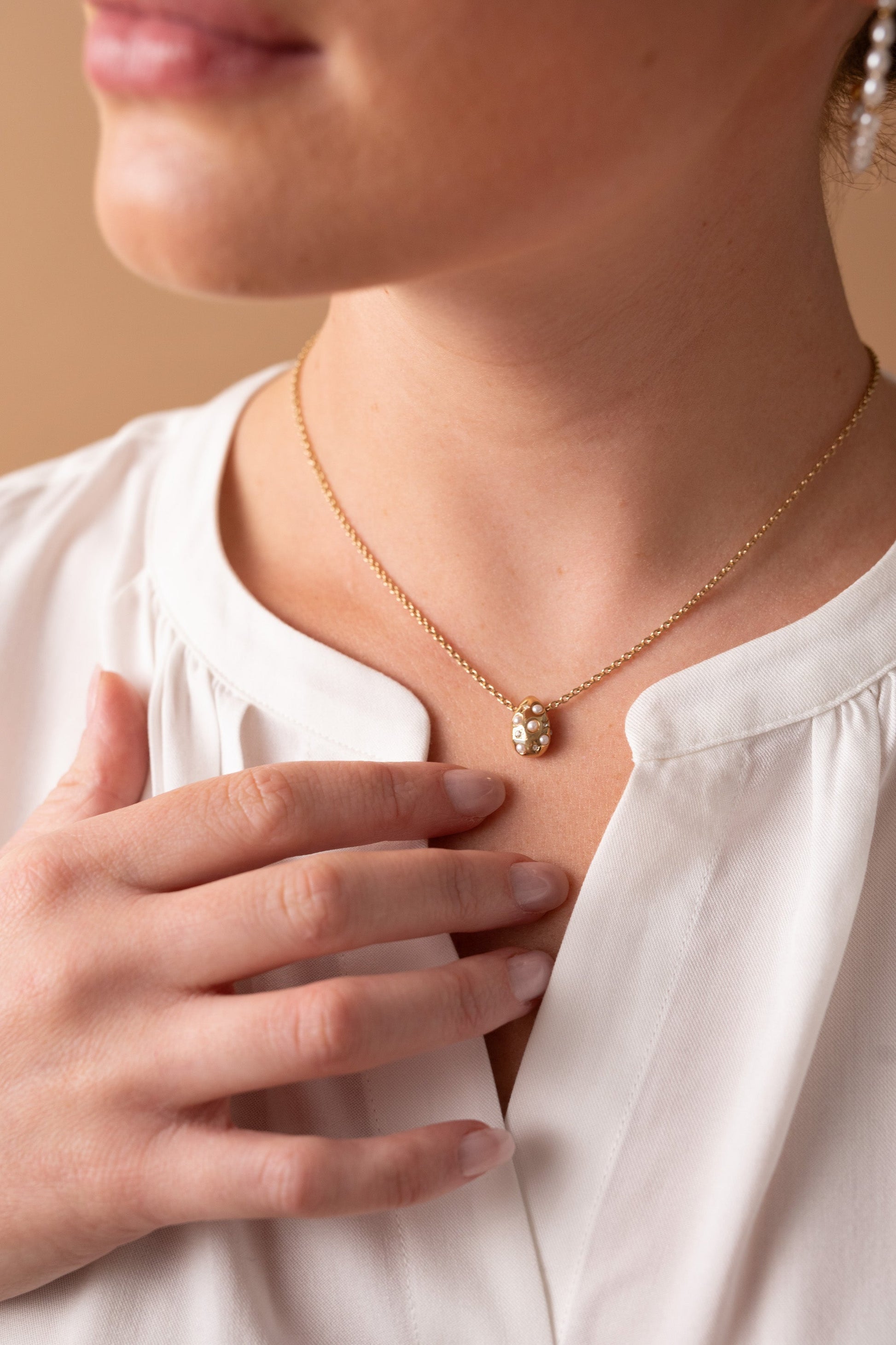 Pearl and Crystal Pendant Necklace Gold