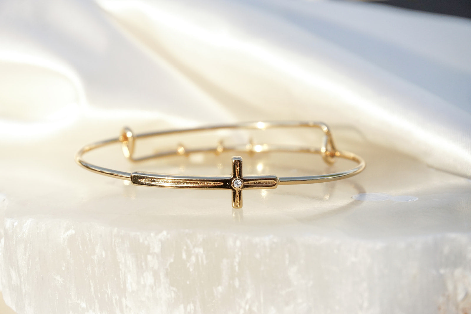 Cross In-Line Bangle Gold