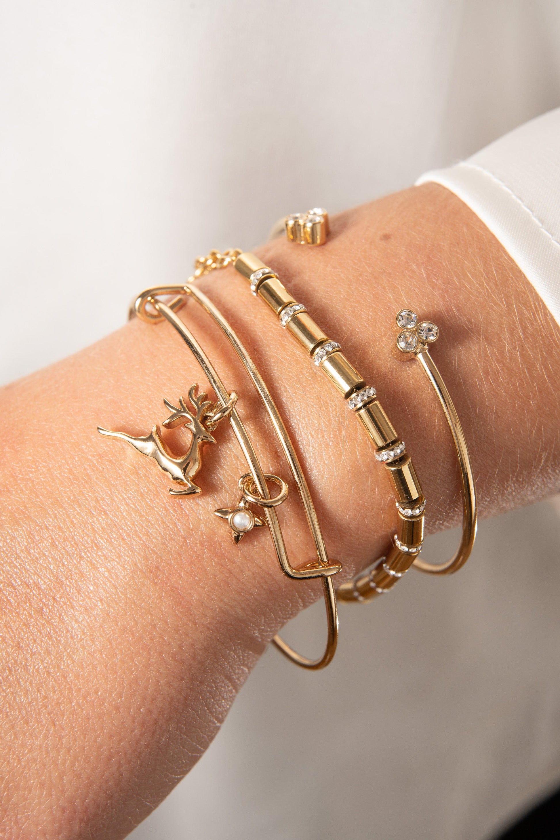 Holiday Reindeer Bangle Gold
