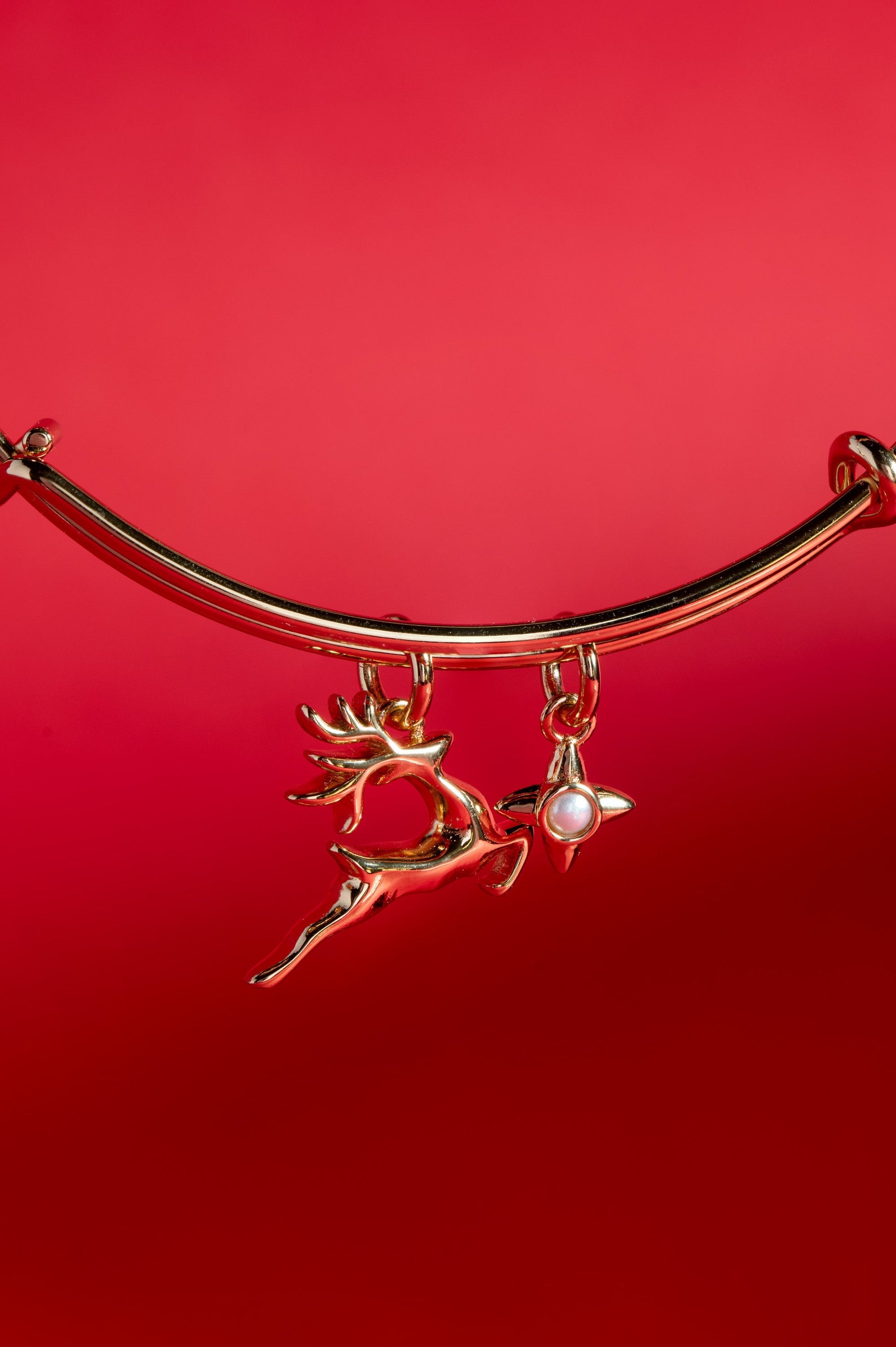 Holiday Reindeer Bangle Gold